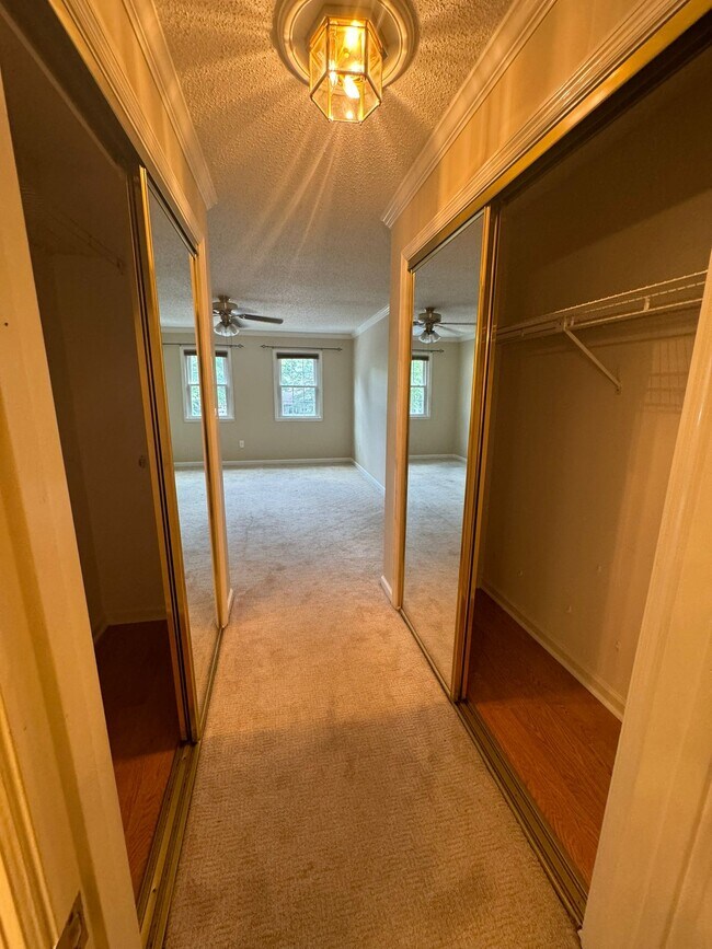 Building Photo - 7024 Somerset Cir