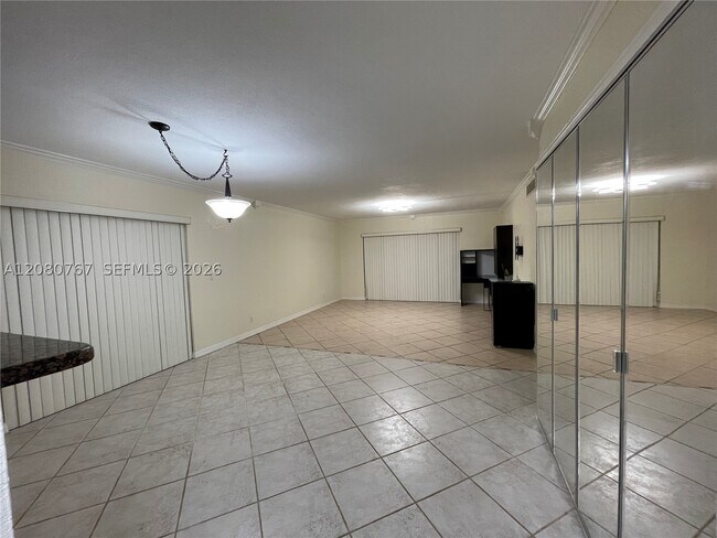 Building Photo - 16240 Laurel Dr