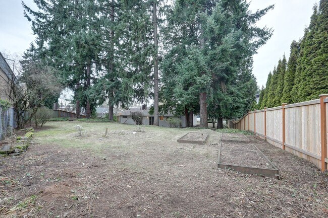 Building Photo - Charming Rambler Available in Perfect Newcastle Location - Move-in Ready!