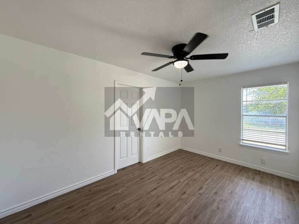 Building Photo - 315 Jamaica Dr
