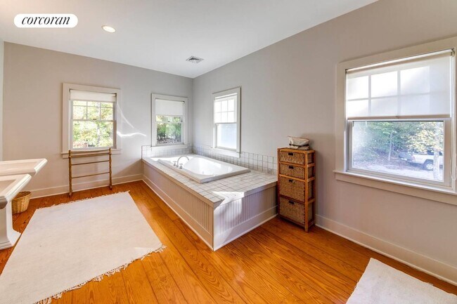 Building Photo - 25 Laurel Hill Ln
