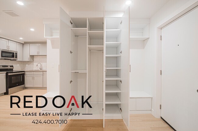 Building Photo - 6738 Independence Ave