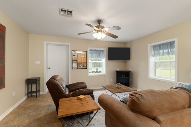 Building Photo - 1072 Papenberg Rd