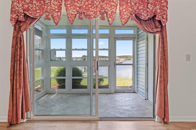 Building Photo - 2122 Clearwater Dr