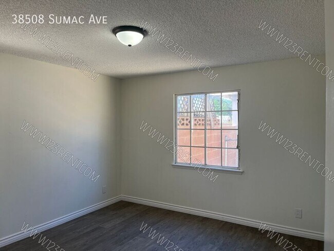 Building Photo - 38508 Sumac Ave