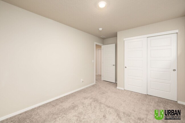 Building Photo - 12406 E Dickens Ln