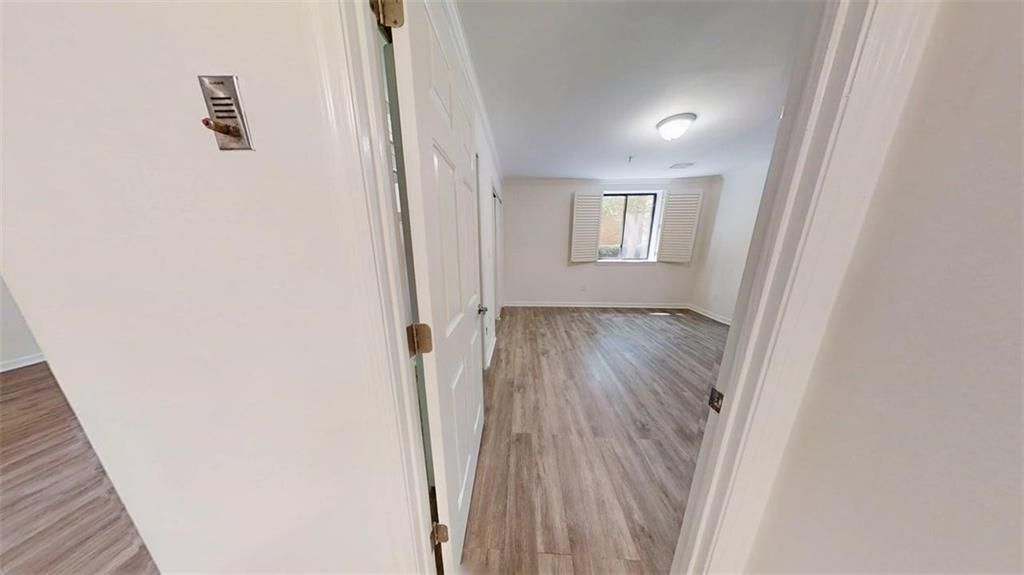 Building Photo - 300 Johnson Ferry Rd