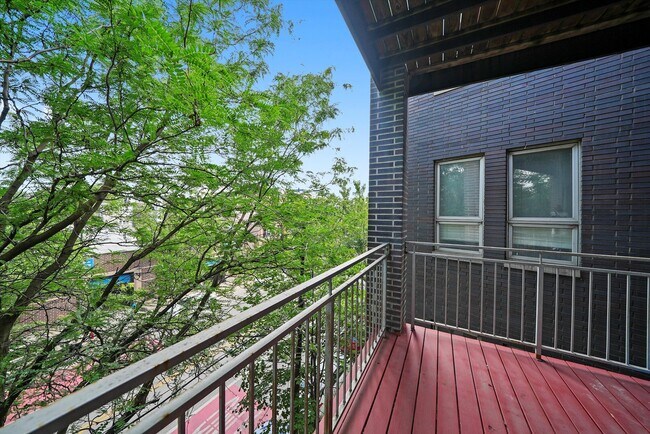 Building Photo - 2629 W Chicago Ave