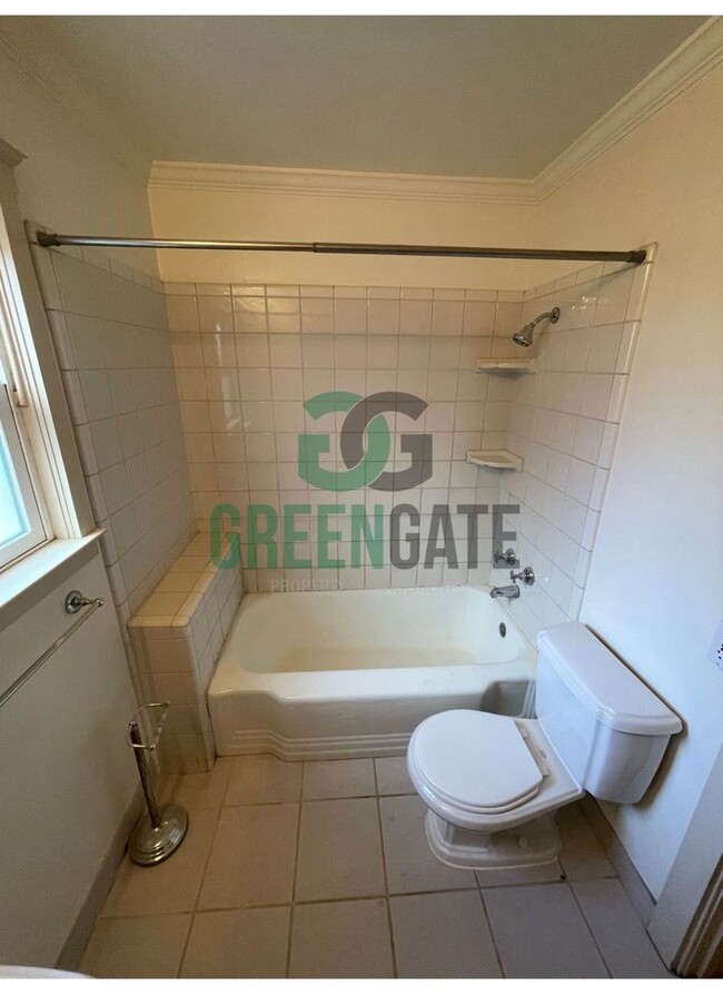 Building Photo - 3 BEDROOM 1 BATH HOME IN MODESTO!!