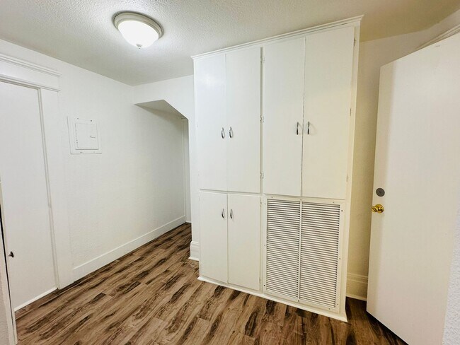 Building Photo - 7 E Clark St