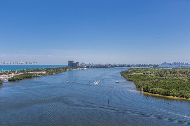 Building Photo - 300 Bayview Dr