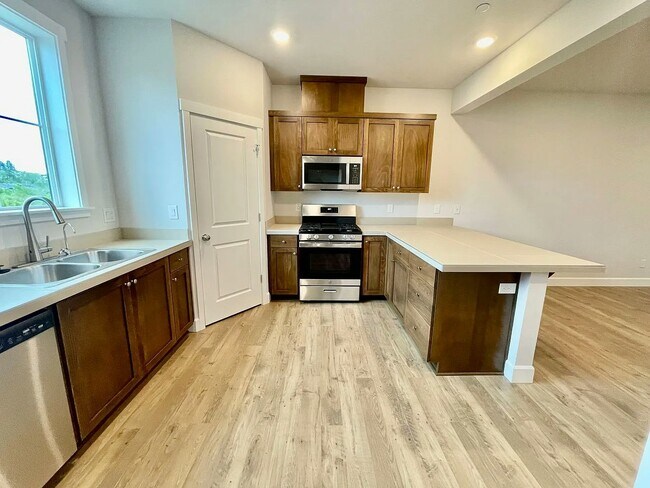 Building Photo - 17054 SW Lemongrass Ln