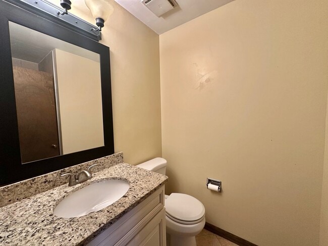 Building Photo - 160 S Waters Edge Dr