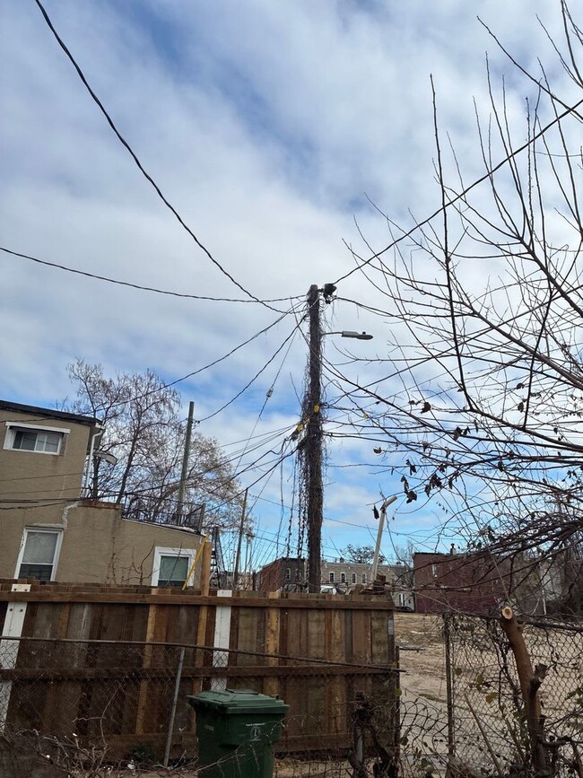 Building Photo - 1633 Westwood Ave