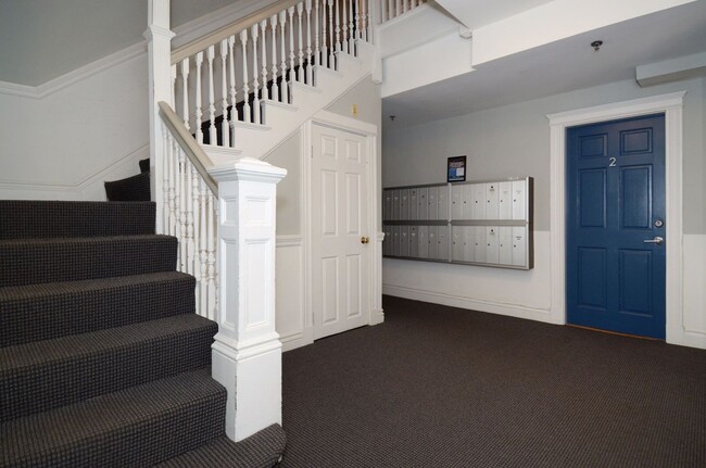 Building Photo - Nicely maintained, inexpensive studio in a...