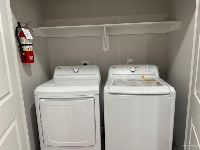 Building Photo - 19 Dove Ave