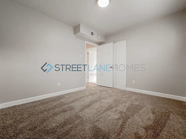 Building Photo - 1229 Northdale Ave