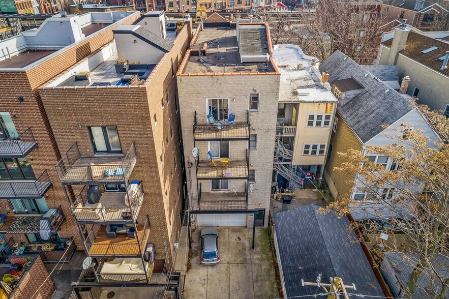 Building Photo - 3338 N Sheffield Ave