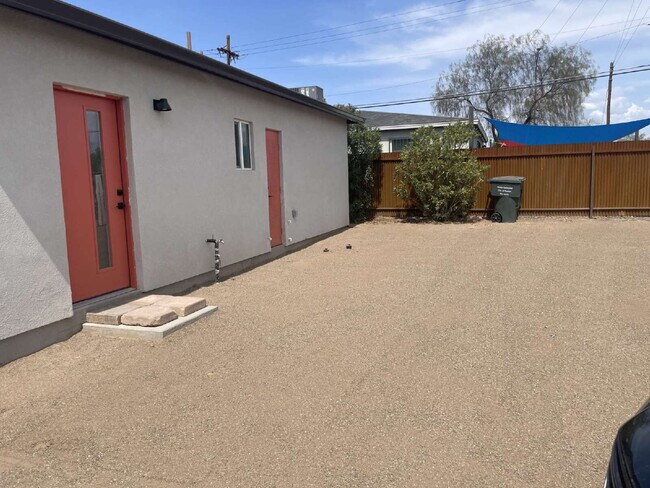 Building Photo - 1339 E 8th St