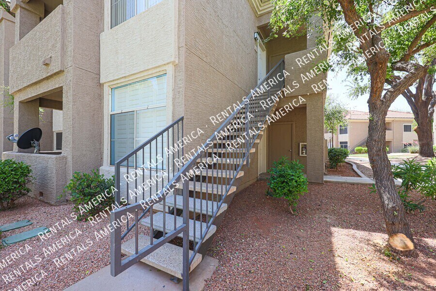 Building Photo - 3830 E Lakewood Pkwy E