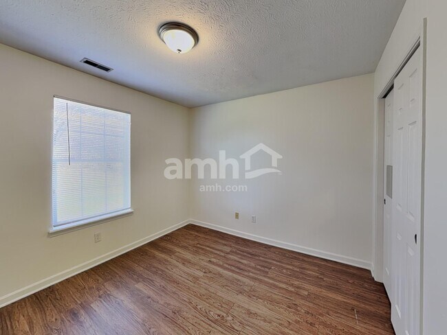 Building Photo - 2154 Meadow Glen Blvd