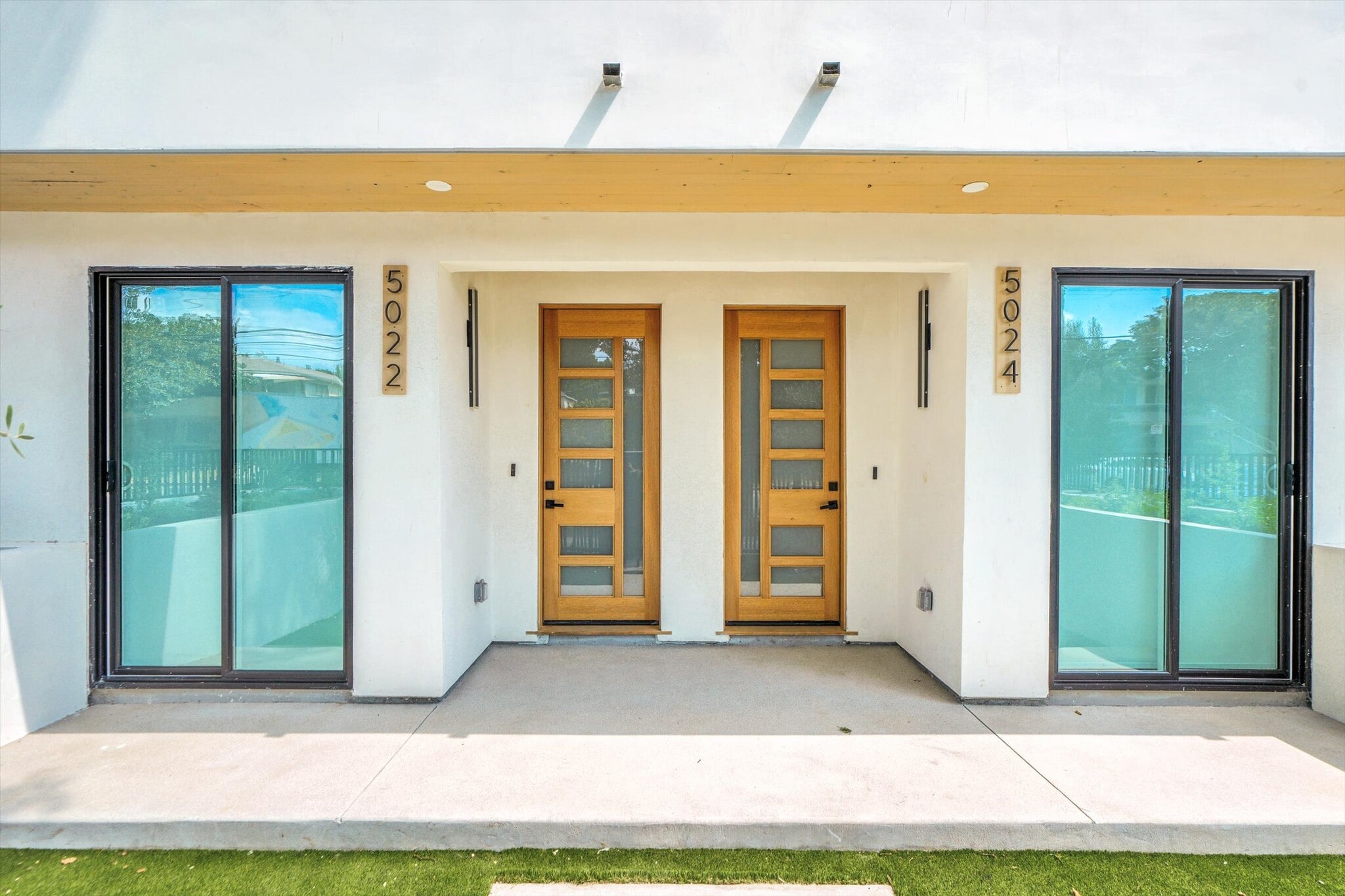Building Photo - 5026 Cahuenga Blvd