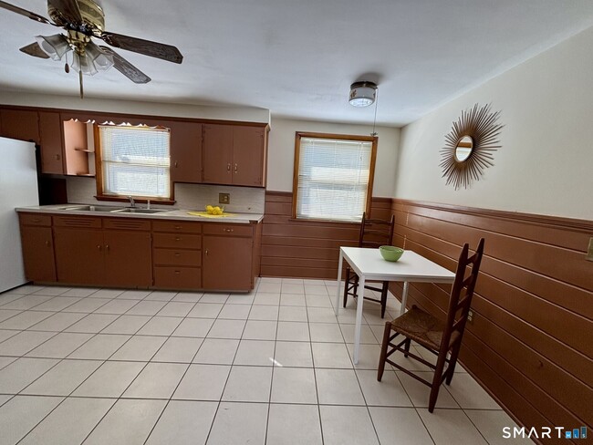 Building Photo - 148 Edgewood Dr