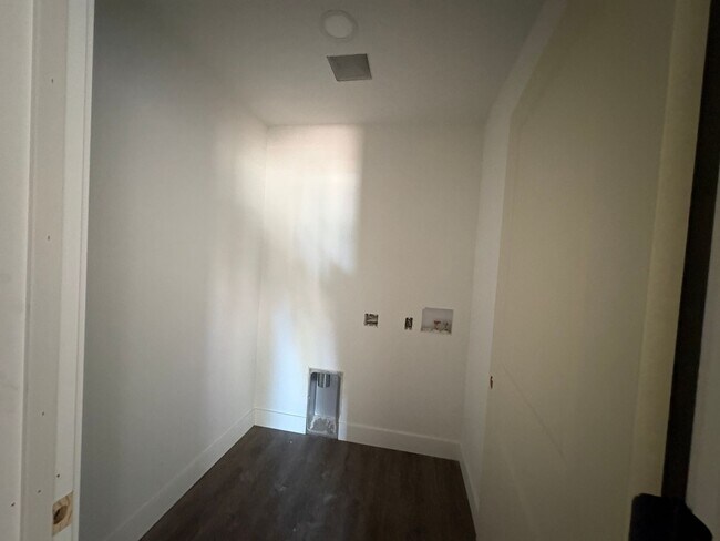 Building Photo - 1617 Green Valley Cir