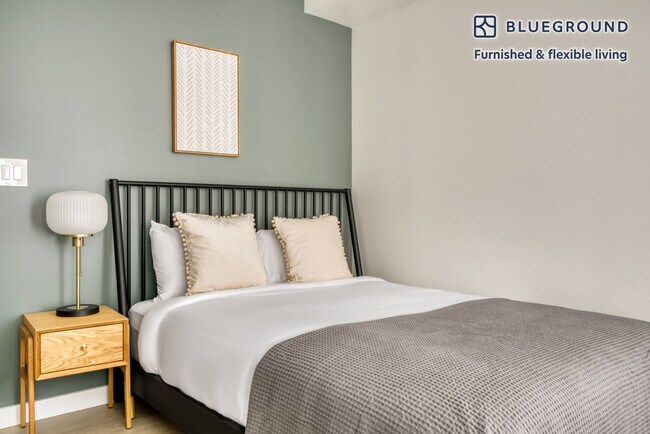 Building Photo - 704 Spring St