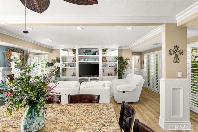 Building Photo - 9442 Tiki Cir