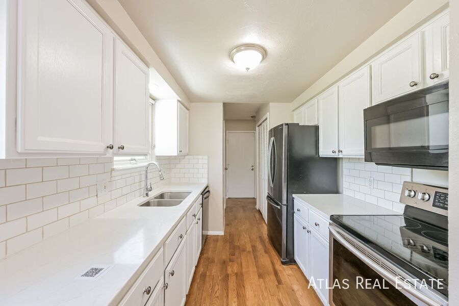 Building Photo - 17124 E Kent Dr