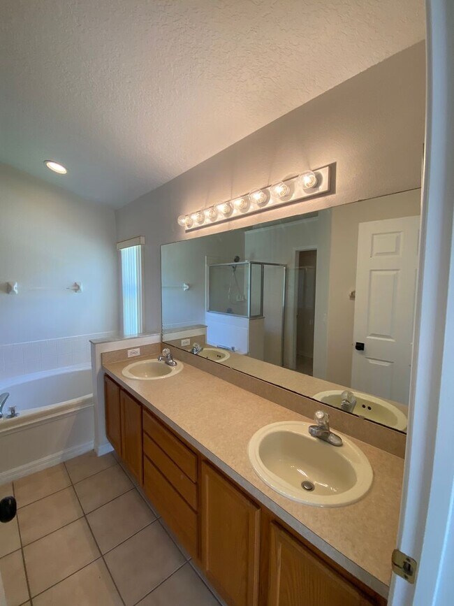 Building Photo - 434 Cassia Dr