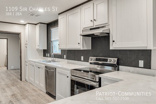 Building Photo - 1109 Sir Charles St