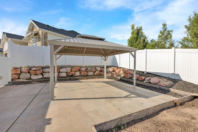 Building Photo - Luxury North Salt Lake Home with Mountain Views, Office & Fully Fenced Yard