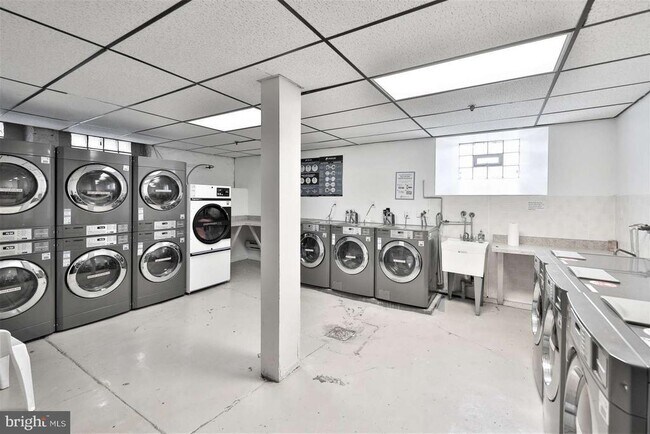 Building Photo - 6655 McCallum St