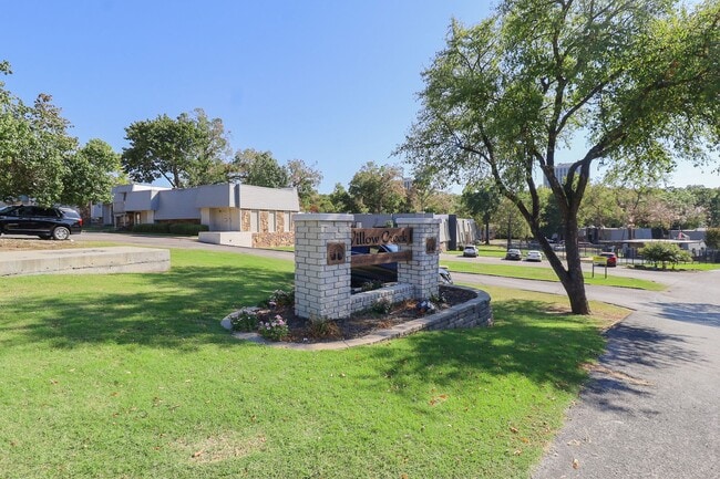 Building Photo - 2 Bed | 2 Bath in Central Tulsa!