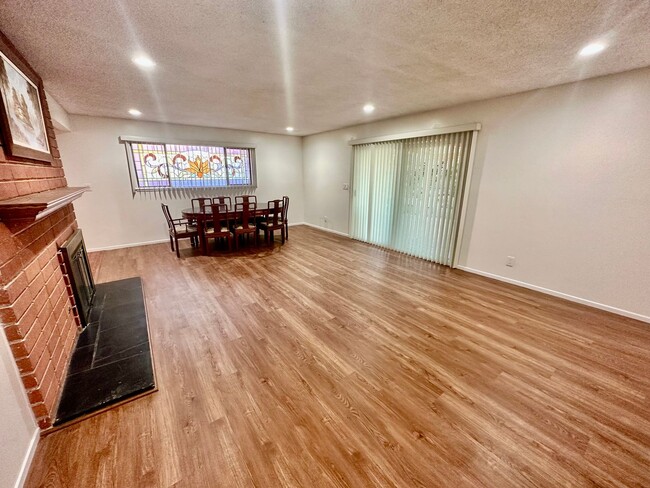 Building Photo - Spacious Newly Remodeled 4 Bedroom Orange ...