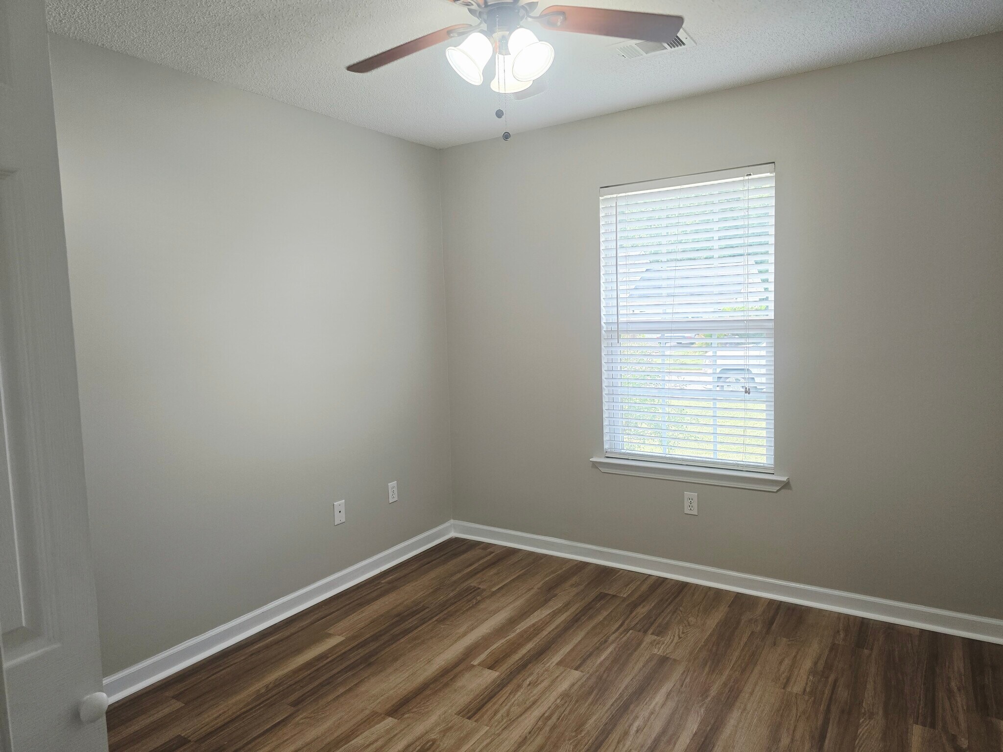 Building Photo - 111 Quarterhorse Dr