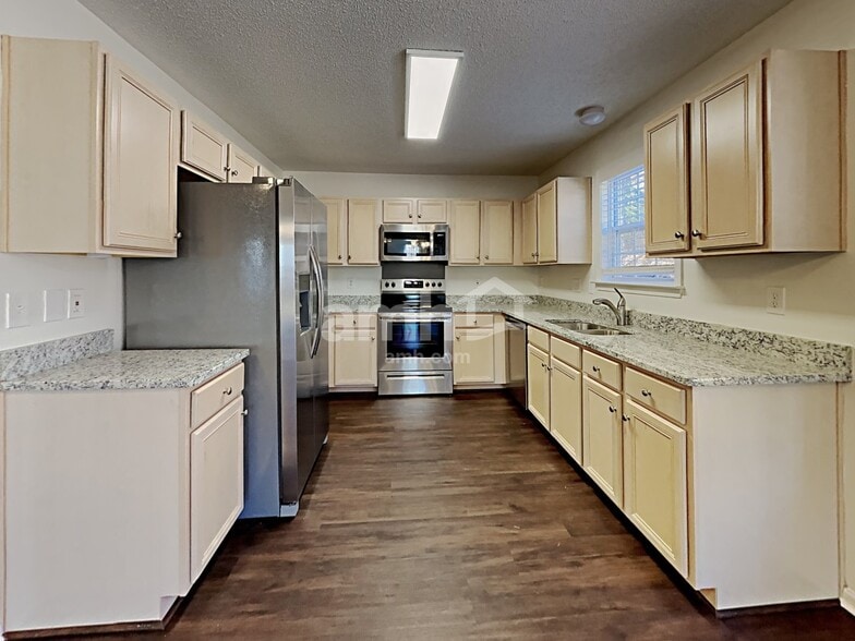 Building Photo - 2112 Coral Berry Ln