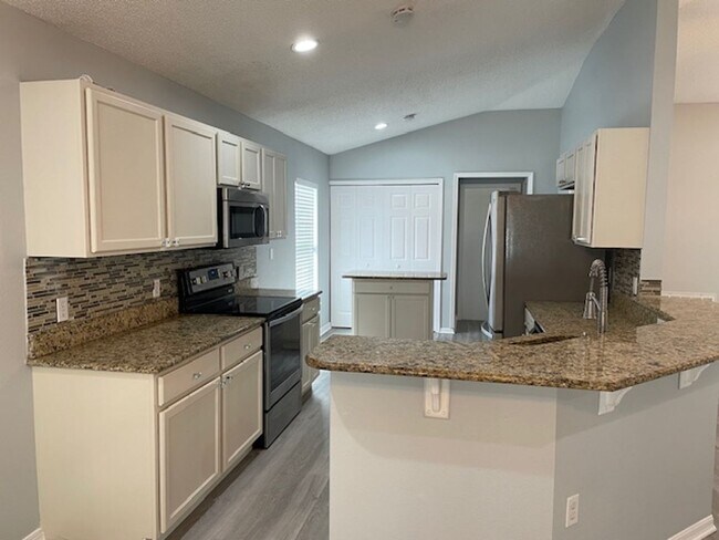 Building Photo - Kissimmee - Spacious 4/2, Pool Home