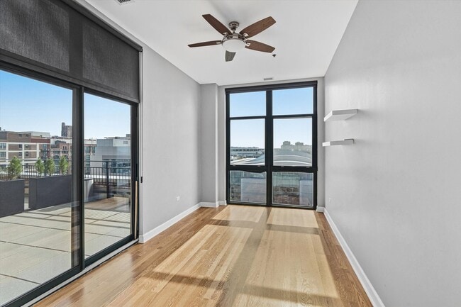 Building Photo - 221 E Cullerton St