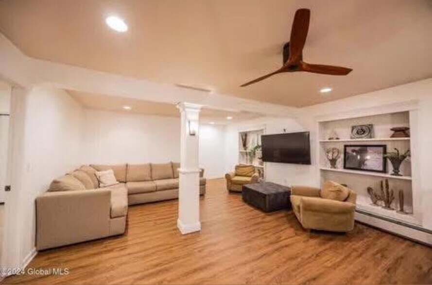 Building Photo - 24b Thacher St