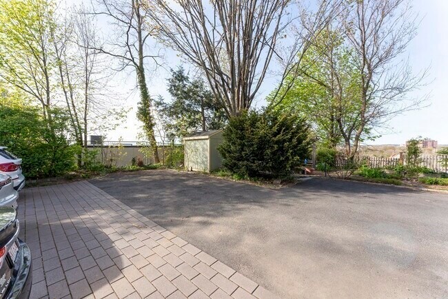 Building Photo - 86 Fremont St