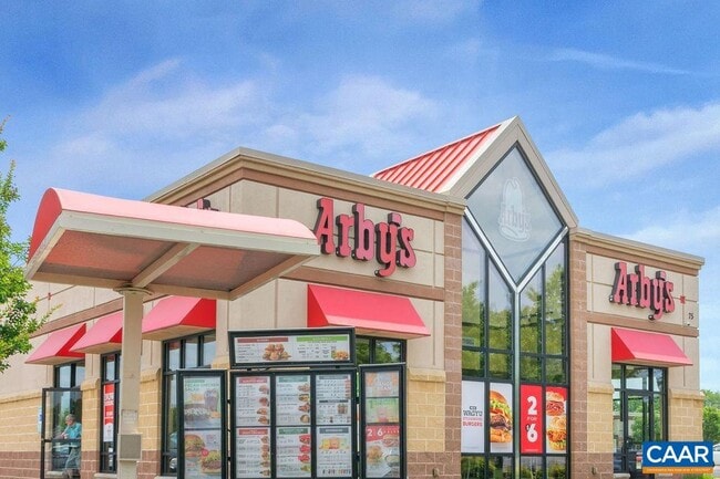 Building Photo - 132 St Andrews St