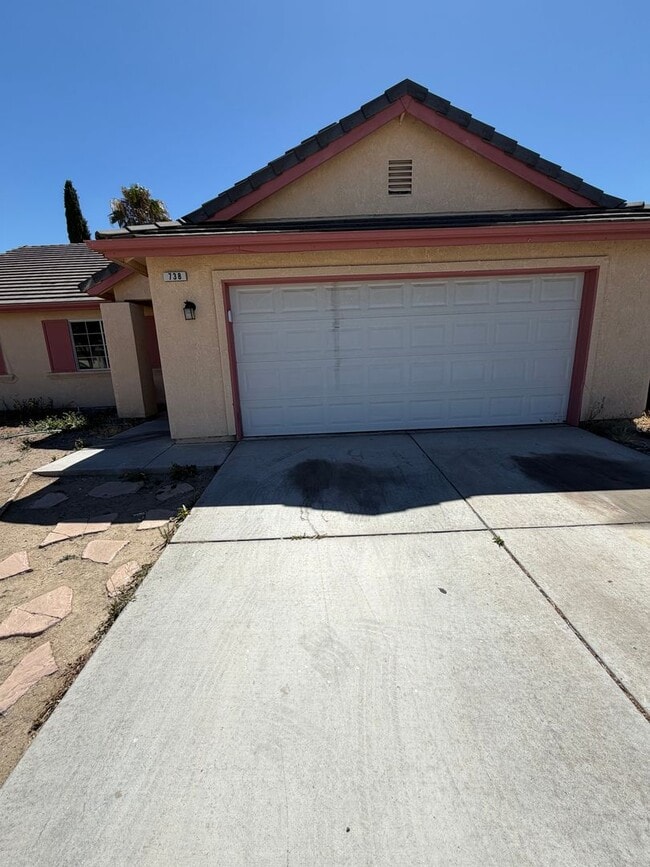 Building Photo - Available Now! Move-In Ready