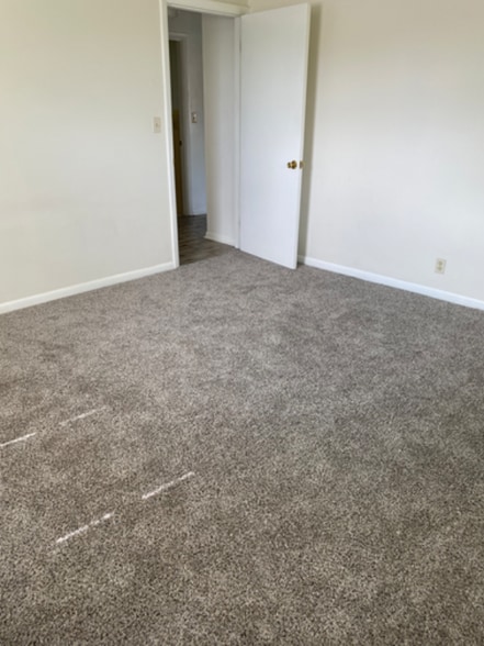 Building Photo - 4947 Charlemar Dr