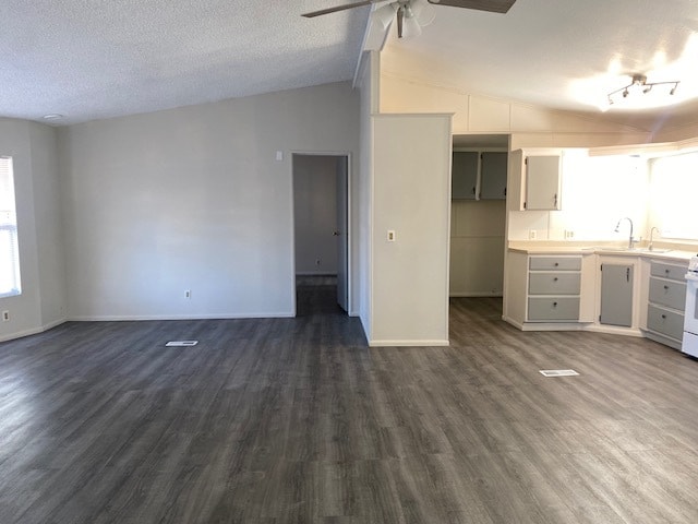 Building Photo - 954 Roadrunner Dr