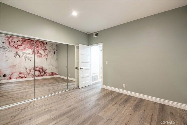 Building Photo - 1305 N Columbus Ave