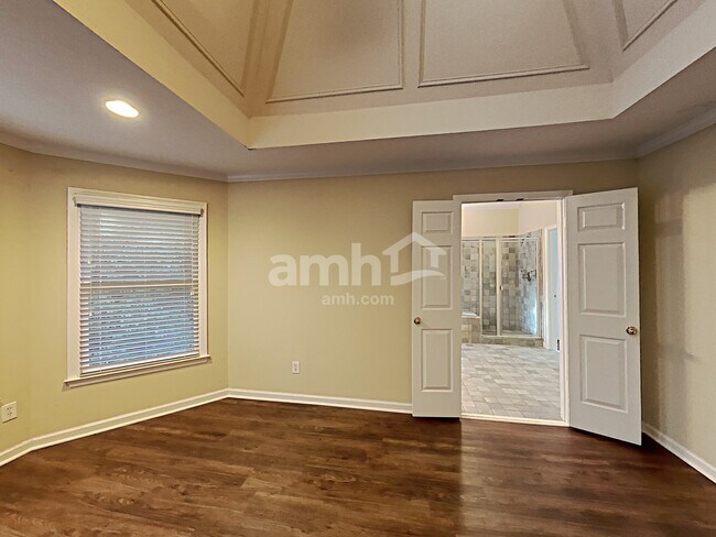 Building Photo - 815 Hillcrest Ln