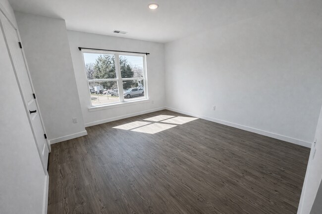 Building Photo - 12 Catawba Ave